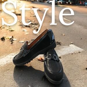 Donald Pliner Classic Black Loafers, Patent Leather & Suede with Buckle  size 8